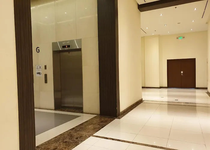 One Pacific Tower C-16n Appartement *